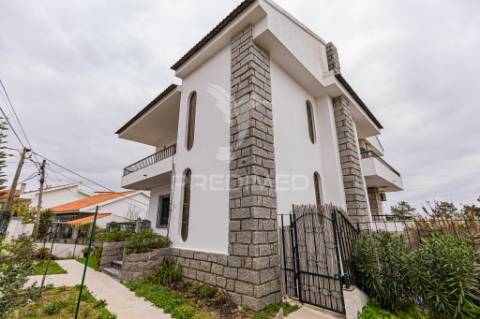 Exclusiva moradia t7 clássica de grandes dimensões | quinta do rouxinol – miratejo