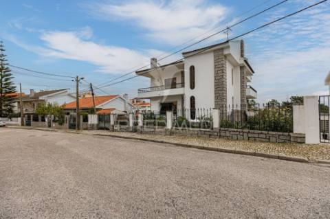 Exclusiva moradia t7 clássica de grandes dimensões | quinta do rouxinol – miratejo