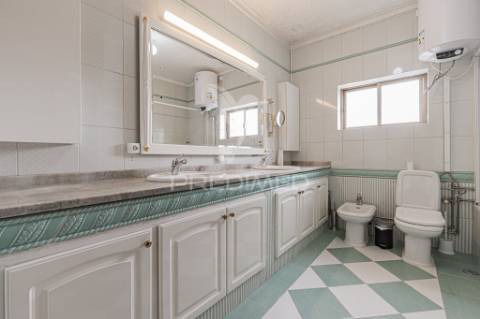 Exclusiva moradia t7 clássica de grandes dimensões | quinta do rouxinol – miratejo