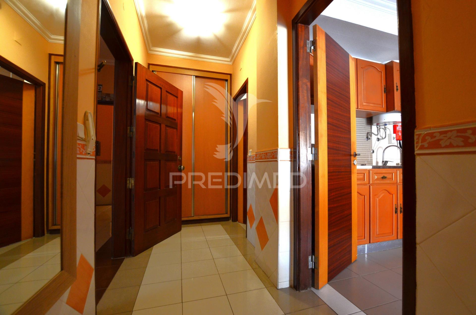 Apartamento t2/ edificio crischoro fração n