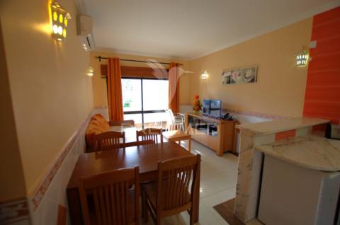 Apartamento t2/ edificio crischoro fração n