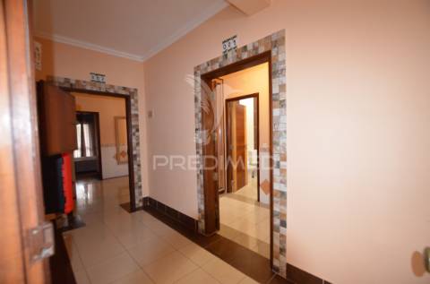 Apartamento t2/ edificio crischoro fração n