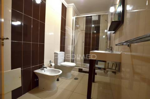 Apartamento t2/ edificio crischoro fração n