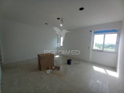 Apartamento t2 em carregado