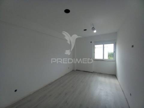 Apartamento t2 em carregado