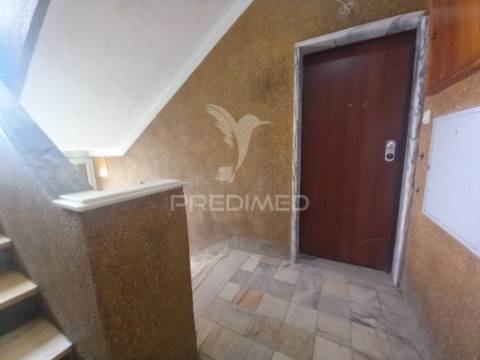 Apartamento t2 em carregado