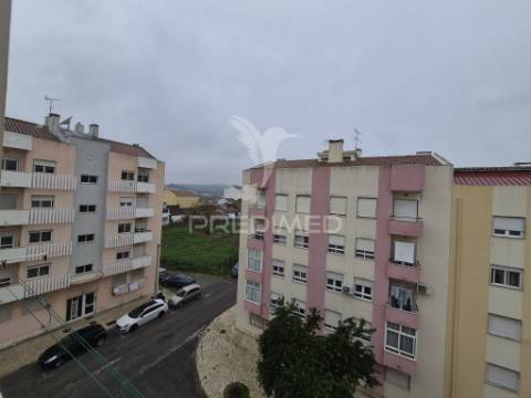 Apartamento t2 em carregado