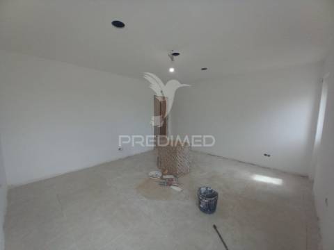 Apartamento t2 | urbanização da barrada | carregado