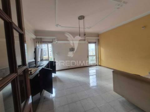 Apartamento t3 no carregado