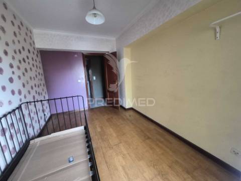 Apartamento t3 no carregado