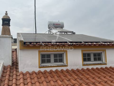 Moradia t2+2 com garagem, logradouro e eficiência energética – alfundão, ferreira do alentejo.