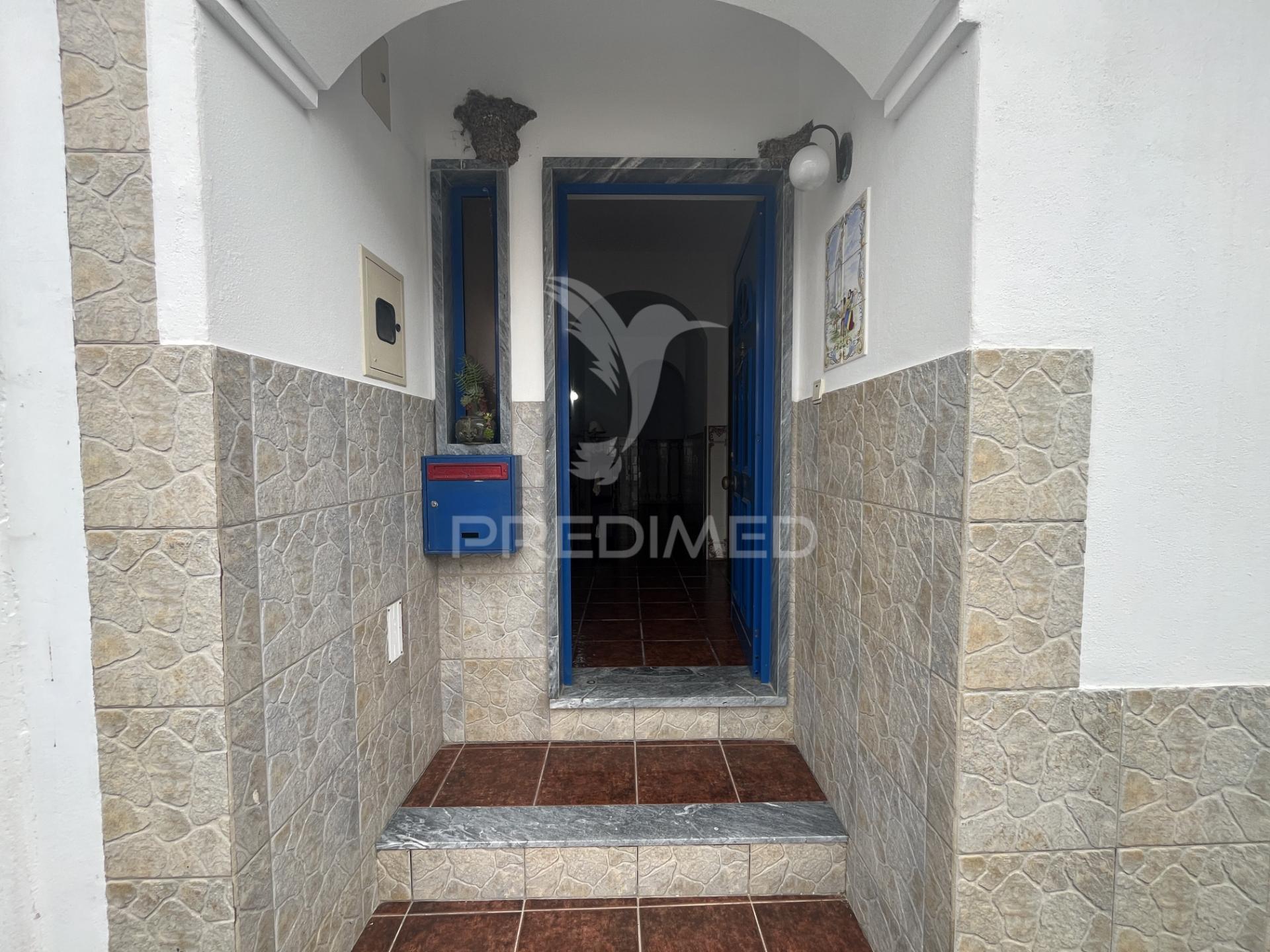 Moradia t2+2 com garagem, logradouro e eficiência energética – alfundão, ferreira do alentejo.