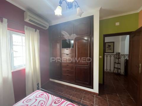 Moradia t2+2 com garagem, logradouro e eficiência energética – alfundão, ferreira do alentejo.