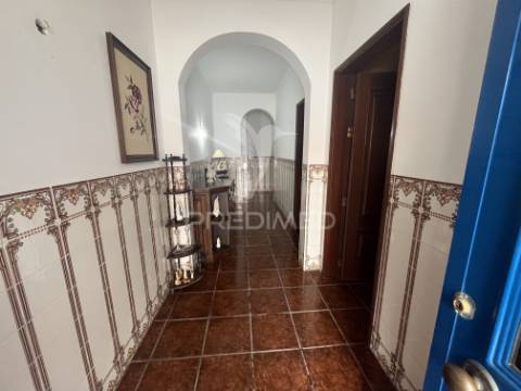 Moradia t2+2 com garagem, logradouro e eficiência energética – alfundão, ferreira do alentejo.