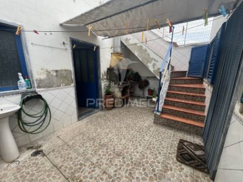 Moradia t2+2 com garagem, logradouro e eficiência energética – alfundão, ferreira do alentejo.