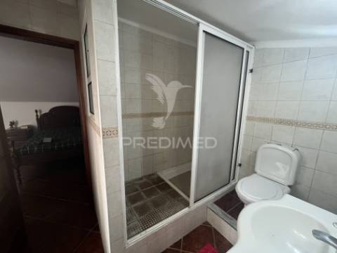 Moradia t2+2 com garagem, logradouro e eficiência energética – alfundão, ferreira do alentejo.