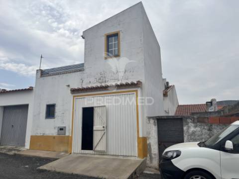 Moradia t2+2 com garagem, logradouro e eficiência energética – alfundão, ferreira do alentejo.