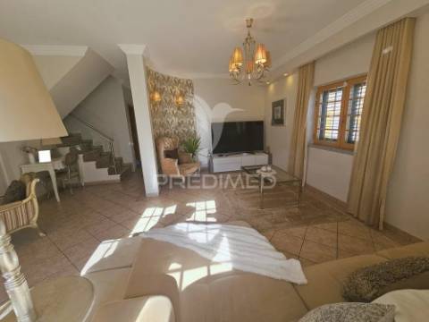 Moradia t4 com piscina — quinta d’el rey, beja