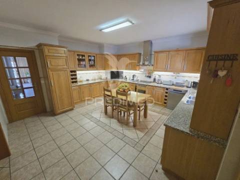 Moradia t4 com piscina — quinta d’el rey, beja