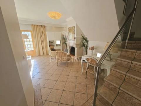 Moradia t4 com piscina — quinta d’el rey, beja