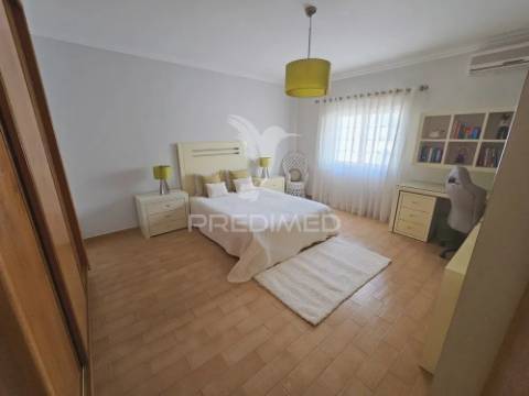 Moradia t4 com piscina — quinta d’el rey, beja