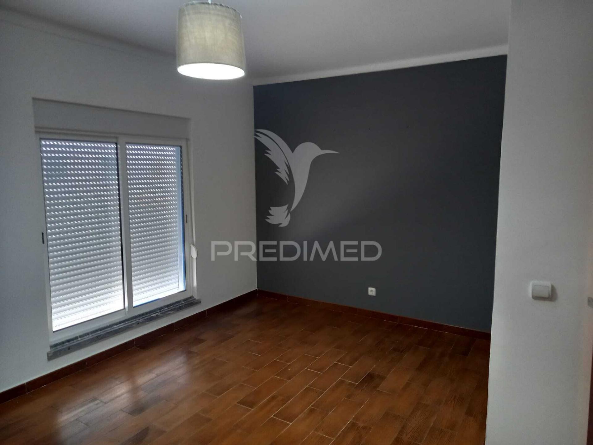 Moradia geminada t4 em salvaterra de magos