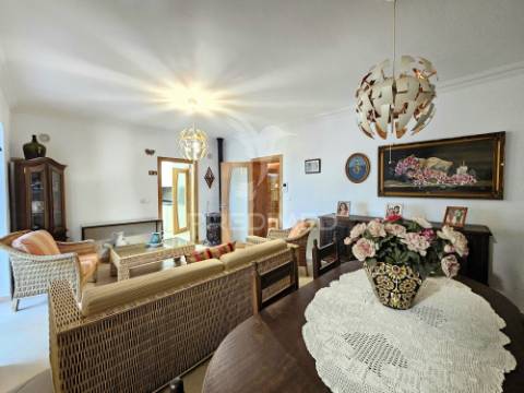 Moradia t3 com quintal e garagem em castro verde.