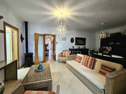 Moradia t3 com quintal e garagem em castro verde.