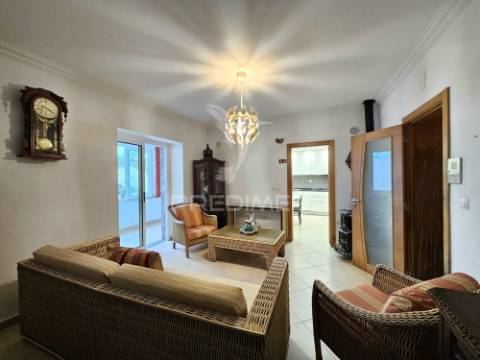 Moradia t3 com quintal e garagem em castro verde.