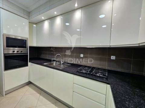 Moradia t3 com quintal e garagem em castro verde.