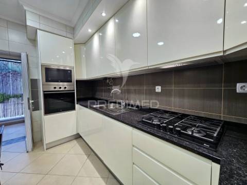 Moradia t3 com quintal e garagem em castro verde.