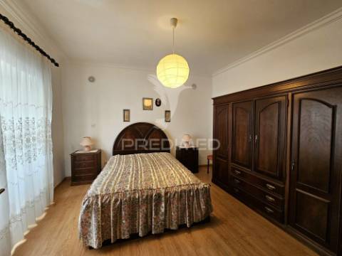 Moradia t3 com quintal e garagem em castro verde.