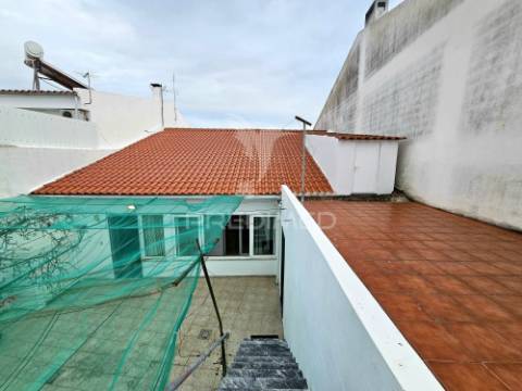 Moradia t3 com quintal e garagem em castro verde.