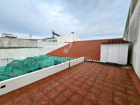 Moradia t3 com quintal e garagem em castro verde.