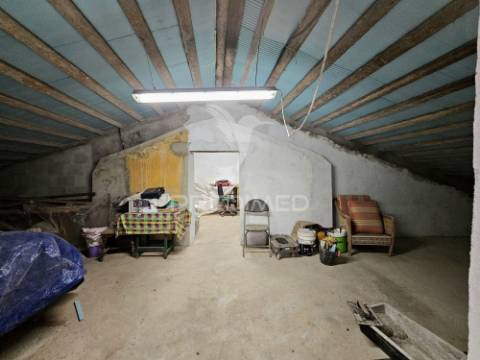 Moradia t3 com quintal e garagem em castro verde.