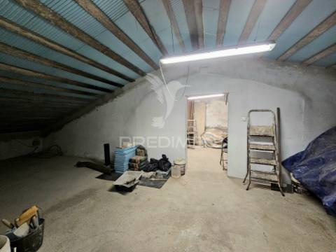 Moradia t3 com quintal e garagem em castro verde.