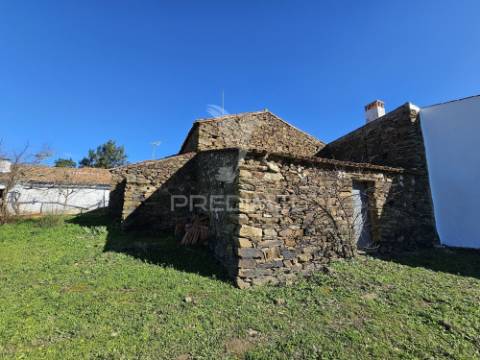 Propriedade com 19 hectares e ruína em castro da cola, ourique