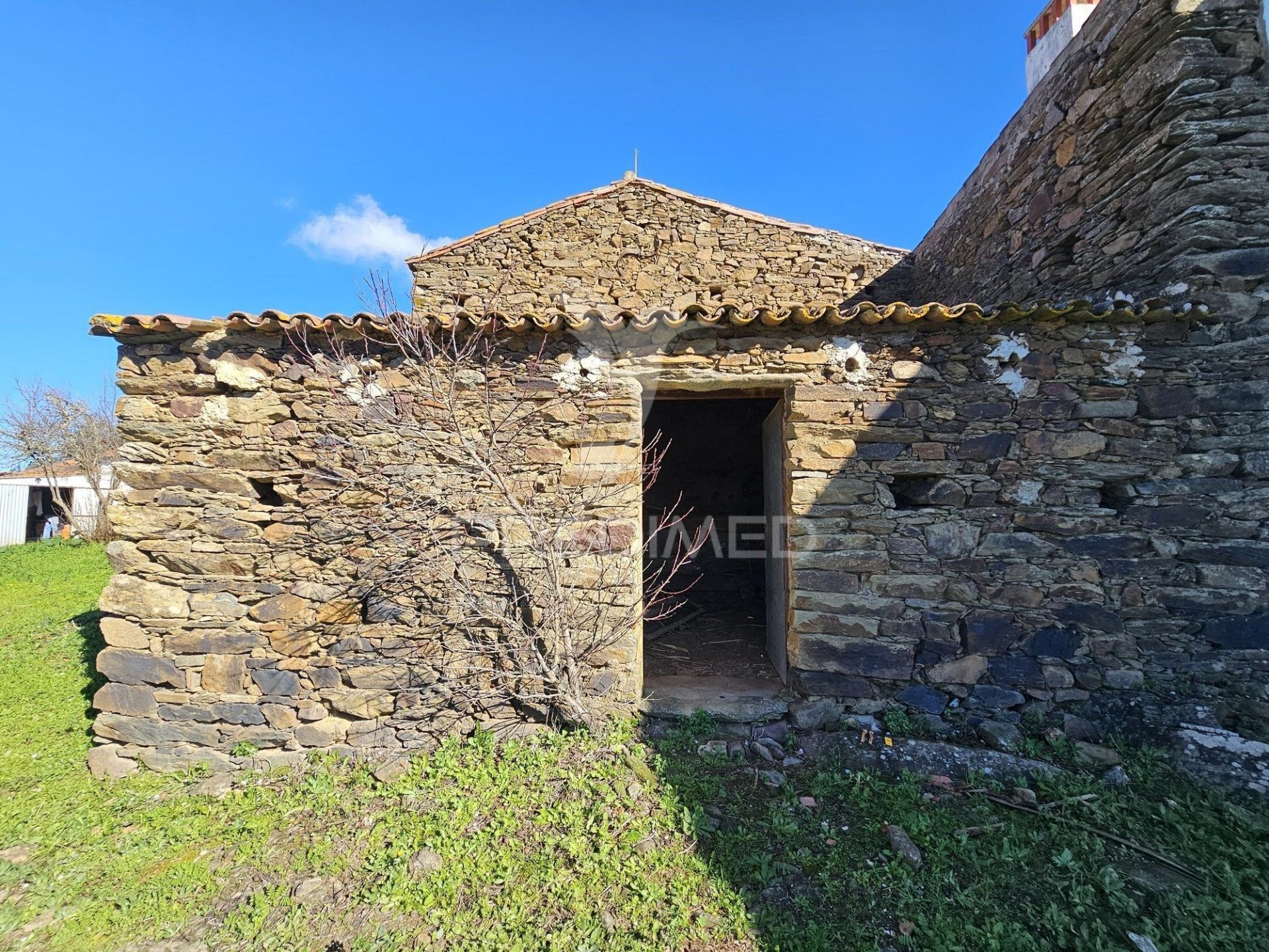 Terreno de 19ha e ruína em castro da cola, ourique