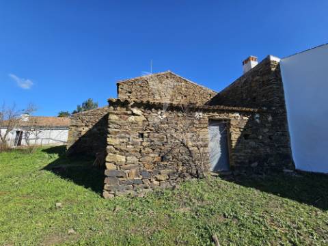 Propriedade com 19 hectares e ruína em castro da cola, ourique
