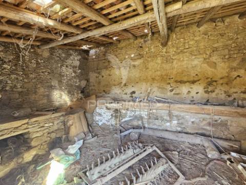 Propriedade com 19 hectares e ruína em castro da cola, ourique