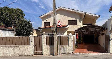 Moradia v6 em peso da régua