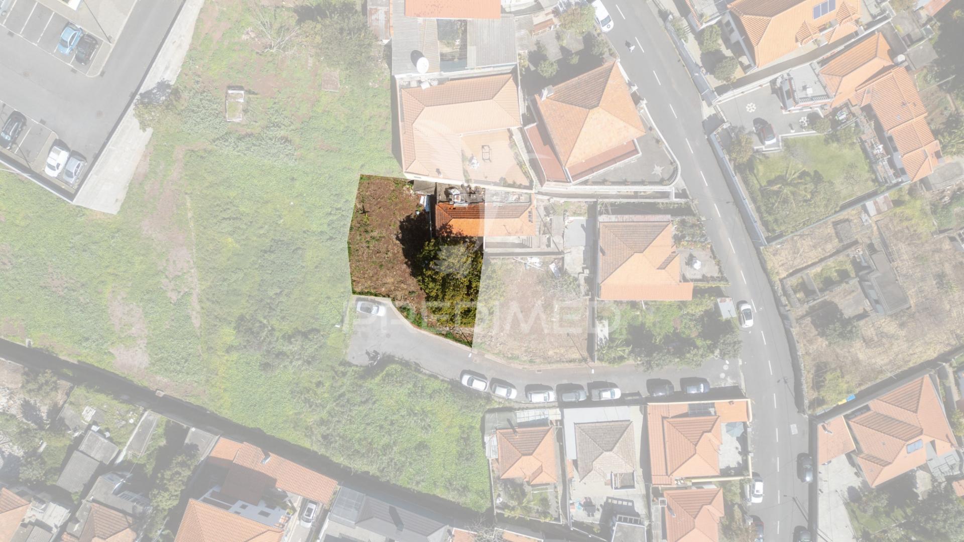 Moradia t2 geminada em ruína - funchal, ilha da madeira