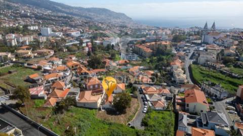 Moradia t2 geminada em ruína - funchal, ilha da madeira