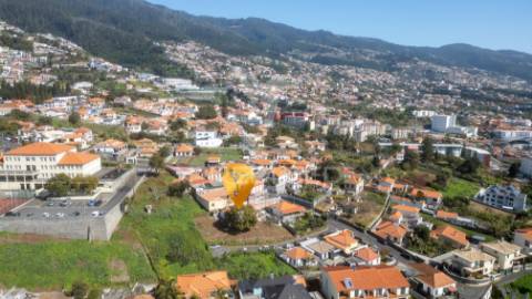 Moradia t2 geminada em ruína - funchal, ilha da madeira