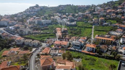 Moradia t2 geminada em ruína - funchal, ilha da madeira