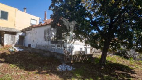 Moradia t2 geminada em ruína - funchal, ilha da madeira