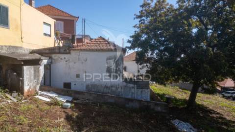 Moradia t2 geminada em ruína - funchal, ilha da madeira