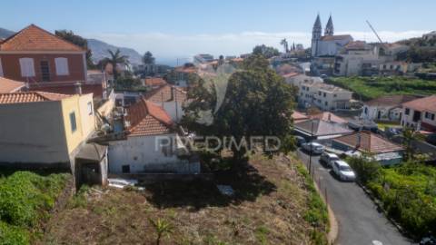 Moradia t2 geminada em ruína - funchal, ilha da madeira