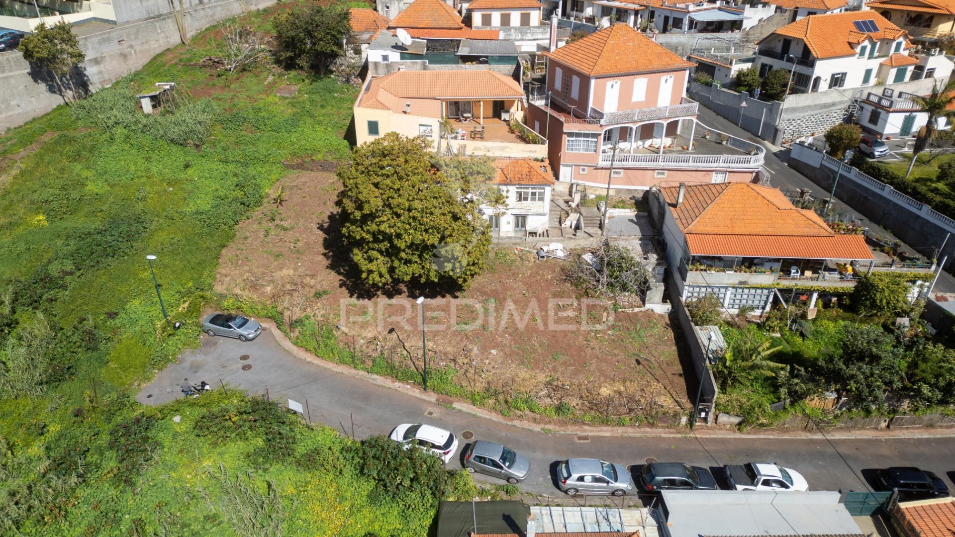 Moradia t2 geminada em ruína - funchal, ilha da madeira