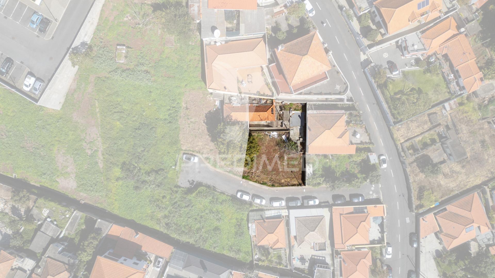 Moradia t2 geminada em ruína - funchal, ilha da madeira